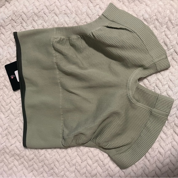 Pretty Little Thing Lounge/Workout Set <3 - Picture 2 of 3